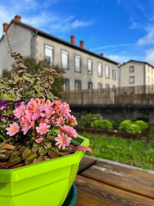 A L'Ancienne Ecole Apartment Saint-Ours  Exterior photo